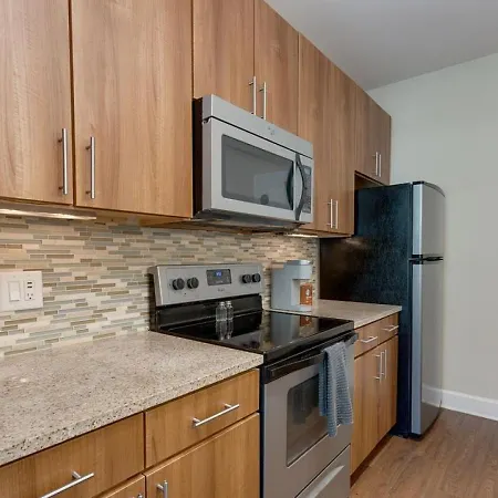 Apartment Landing Modern With Amazing Amenities Nashville