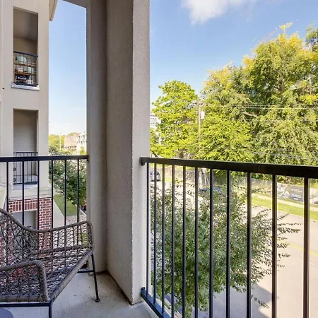 Apartment Landing Modern With Amazing Amenities *