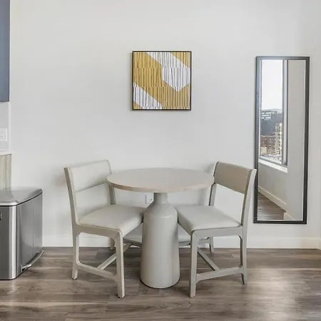 Apartment Landing Modern With Amazing Amenities