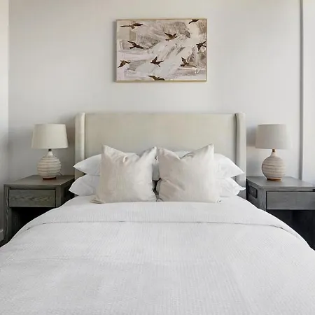 Landing - Modern With Amazing Amenities *