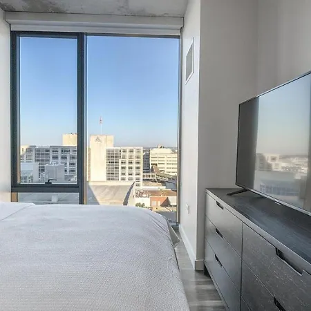 Landing - Modern With Amazing Amenities Apartment