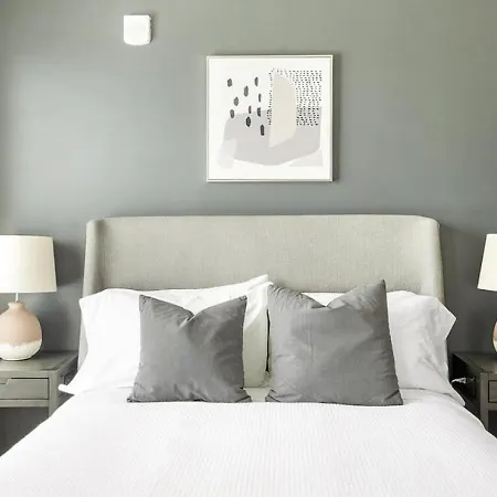 Landing Modern With Amazing Amenities Apartment