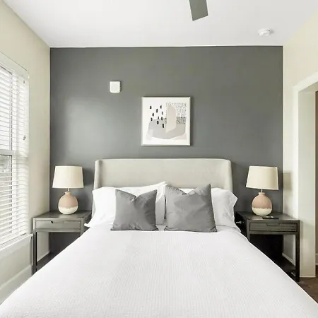 Landing Modern With Amazing Amenities Apartment