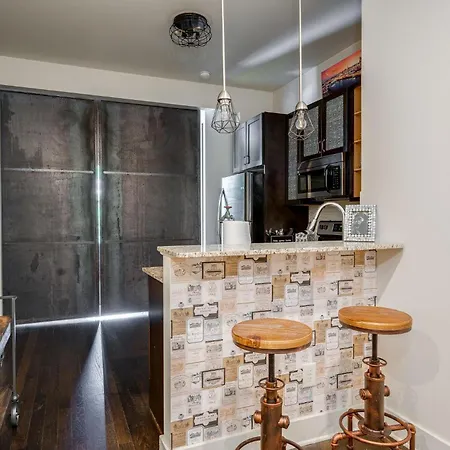 Lofts At 30th-southern Advant-garde-in West End Holiday home *