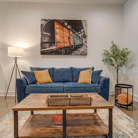 Lofts At 30th - Rustic Music