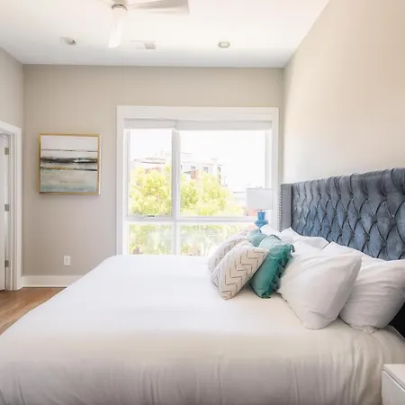 Country Ensemble - Sleeps 24 - Elevator & Theater Nashville