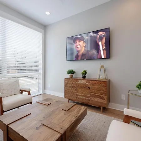 Country Ensemble - Sleeps 24 - Elevator & Theater * Nashville