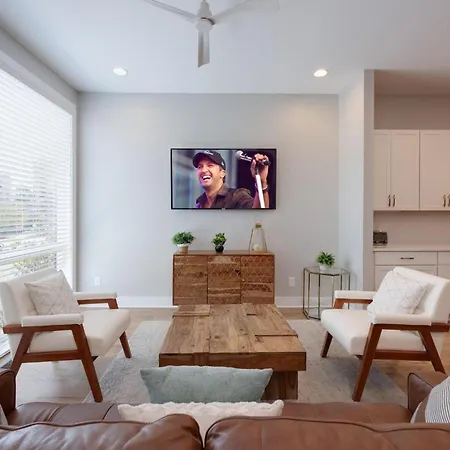 Country Ensemble - Sleeps 24 - Elevator & Theater Nashville