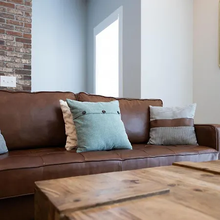 Country Ensemble - Sleeps 24 - Elevator & Theater Holiday home *