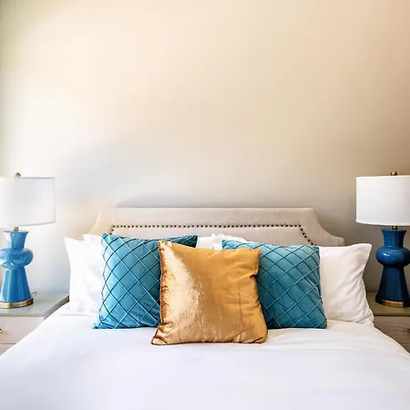 Country Ensemble - Sleeps 24 - Elevator & Theater *