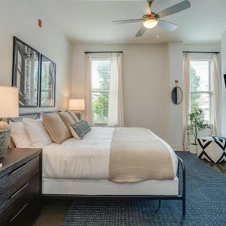 4 Designer Loft Units - Min To Broadway