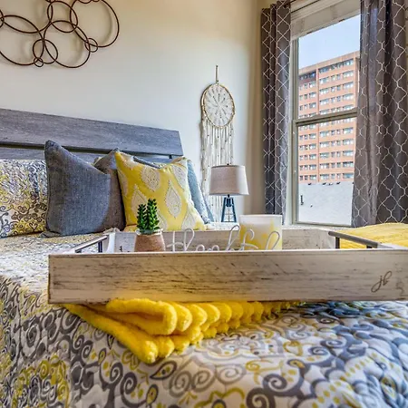 Lofts At 30th-southern Advant-garde-in West End Holiday home *