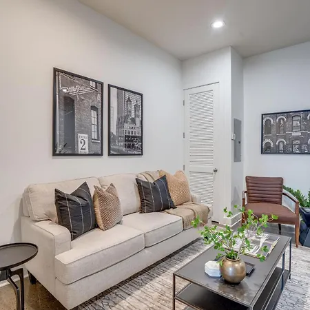 Lofts At 30th - Modern Country - 6 Minutes To Broadway Holiday home *