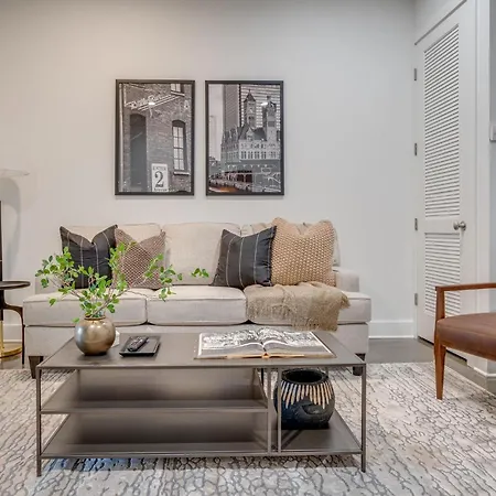 Holiday home Lofts At 30th - Modern Country - 6 Minutes To Broadway *