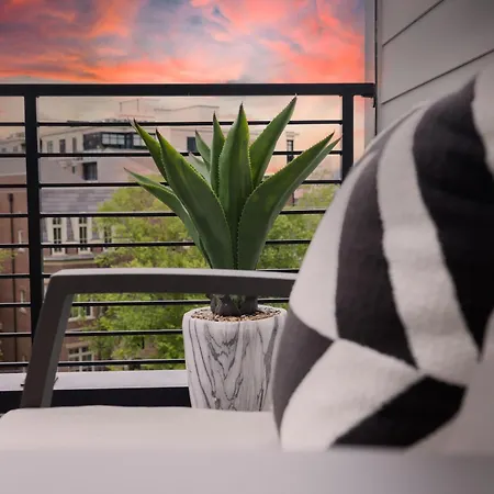 Holiday home Midtown Luxe - 2 Premium Town Homes - Rooftop Hot Tub *