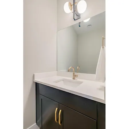 Midtown Luxe - 2 Premium Town Homes - Rooftop Hot Tub *