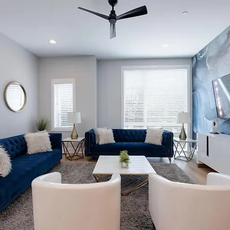 Midtown Luxe - 2 Premium Town Homes - Rooftop Hot Tub Holiday home