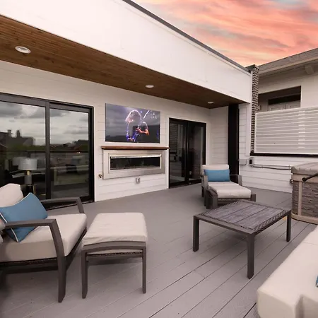 Midtown Luxe - 2 Premium Town Homes - Rooftop Hot Tub *