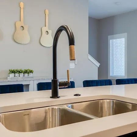 Midtown Luxe - 2 Premium Town Homes - Rooftop Hot Tub