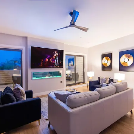 Midtown Luxe - 2 Premium Town Homes - Rooftop Hot Tub