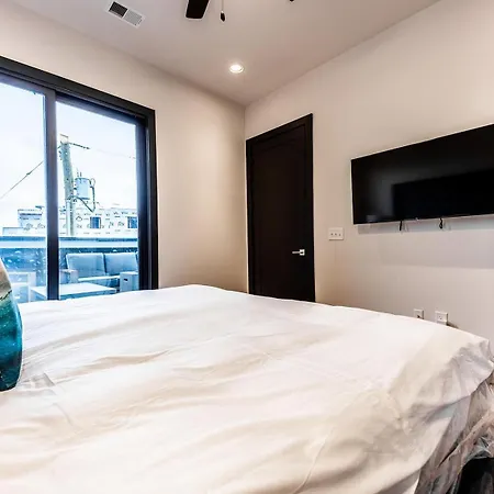 Holiday home 2 Designer Gulch Homes - Rooftop Hot Tub - Sleeps 24 Nashville