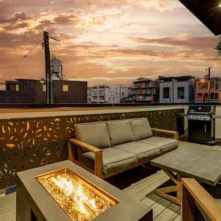Holiday home 2 Designer Gulch Homes - Rooftop Hot Tub - Sleeps 24