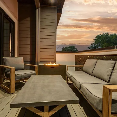 Holiday home 2 Designer Gulch Homes - Rooftop Hot Tub - Sleeps 24
