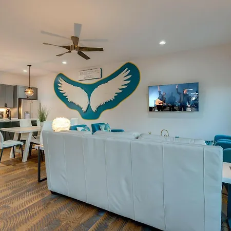 2 Designer Gulch Homes - Rooftop Hot Tub - Sleeps 24 Holiday home