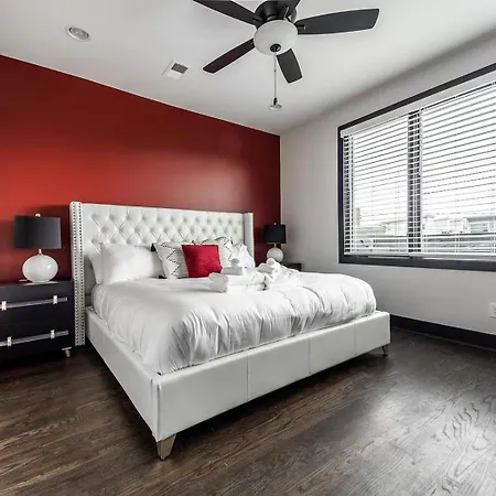 Holiday home 2 Designer Gulch Homes - Rooftop Hot Tub - Sleeps 24 *