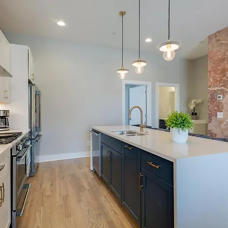 Midtown Luxe - 2 Premium Town Homes - Rooftop Hot Tub Holiday home *