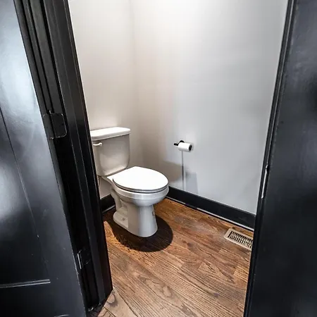 2 Stylish Gulch Town Homes - Rooftop Hot Tub - Sleeps 24 Holiday home *