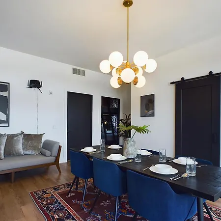 Foxy Skies - Private Rooftop - 5 Mins To Broadway Holiday home *