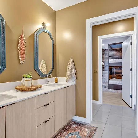 Holiday home Hyve - Whiskey Trails - Walk To Broadway- Full Gym Nashville