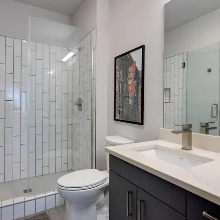Riffs - 2 Unit Odyssey Combo - Heart Of Midtown Holiday home