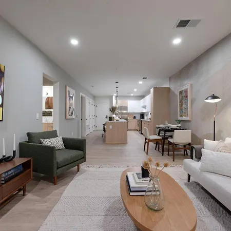 Hyve - Timber Blanc - Walk To Broadway Holiday home
