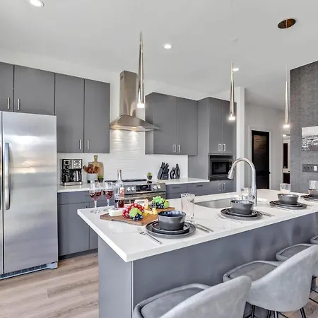Holiday home Rockin Retreat - Odyssey - Heart Of Midtown