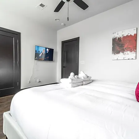 3 Designer Gulch Homes - Rooftop Hot Tub - Sleeps 36 Holiday home *