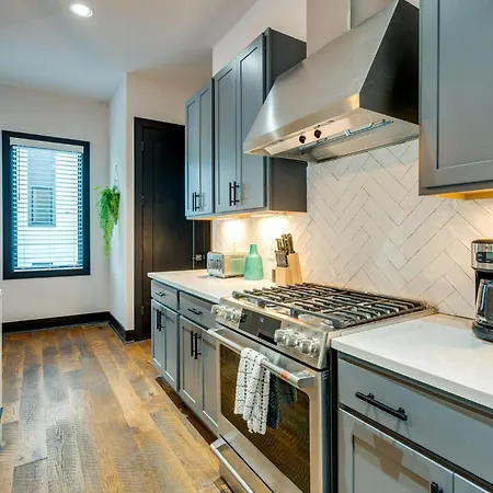 3 Designer Gulch Homes - Rooftop Hot Tub - Sleeps 36 Holiday home