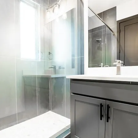Holiday home 2 Stylish Gulch Town Homes - Rooftop Hot Tub - Sleeps 24