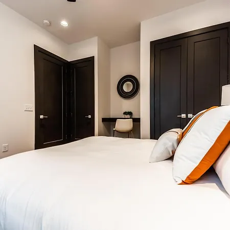 Holiday home 2 Stylish Gulch Town Homes - Rooftop Hot Tub - Sleeps 24 Nashville