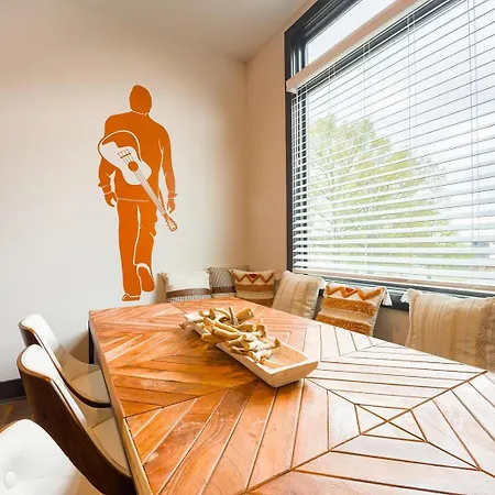 2 Stylish Gulch Town Homes - Rooftop Hot Tub - Sleeps 24 Holiday home