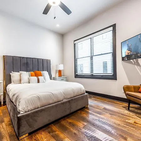 Holiday home 2 Stylish Gulch Town Homes - Rooftop Hot Tub - Sleeps 24 *