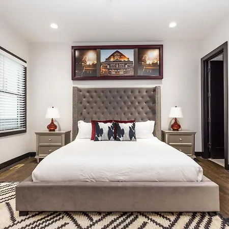 2 Stylish Gulch Town Homes - Rooftop Hot Tub - Sleeps 24 Holiday home *