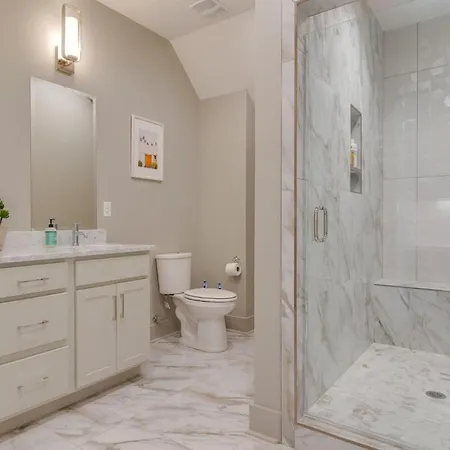 Charming East Duplex For 20 Holiday home *