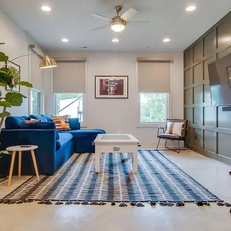 Charming East Duplex For 20 Holiday home