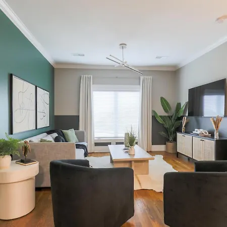 Holiday home 2-bedroom Penthouse With Rooftop & Free Parking *