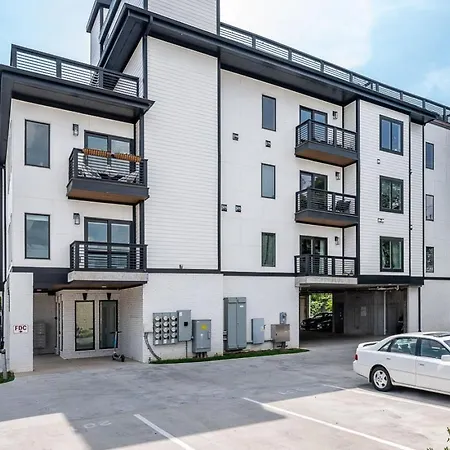 2-bedroom Penthouse With Rooftop & Free Parking * Nashville