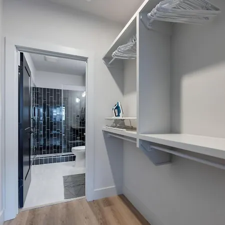 Titan - Odyssey - Heart Of Midtown Holiday home *
