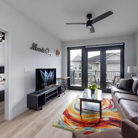 Colossus-odyssey-2 Min Walk Vanderbilt Holiday home