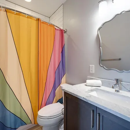 Holiday home Vivid Vocals - 4 Mins To Broadway - Rooftop Patio *
